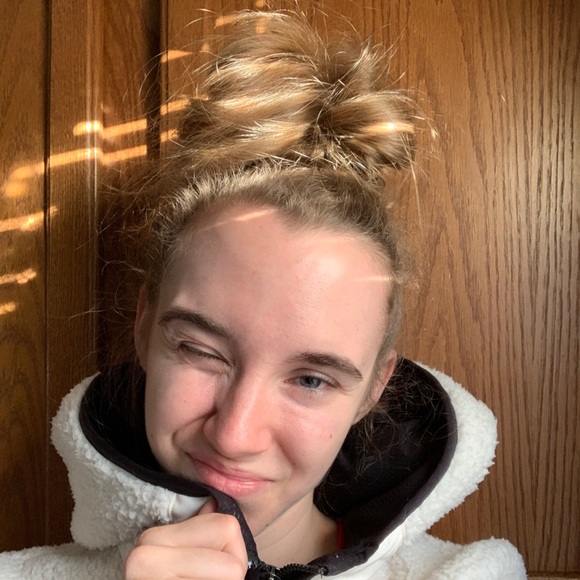 Meet your Posher, Kendra - Picture 2 of 4